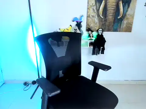 Snapshot of nairobbits chatting on 10.13.25 nairobbits online show from 10.13.25