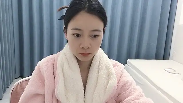 Snapshot of amy-jini chatting on 12.24.24 amy-jini online show from 12.24.24