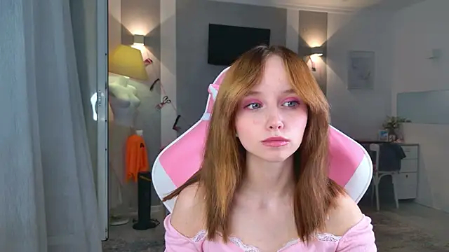 b4by LoL1 online show from 11.14.25