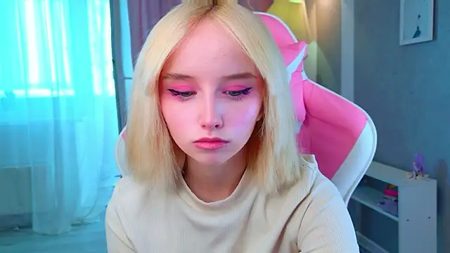 b4by LoL1 online show from 03.20.26