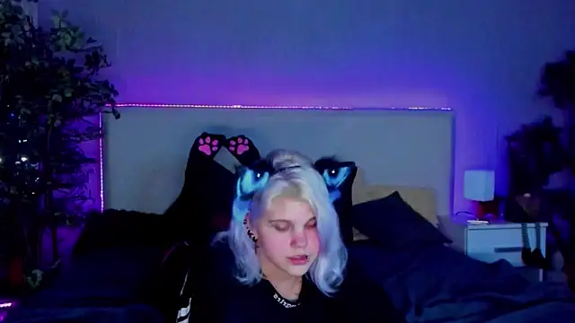 JoannLowe online show from 01.11.25