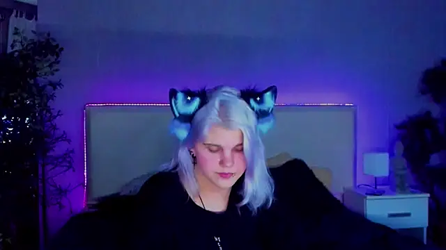 JoannLowe online show from 01.30.25