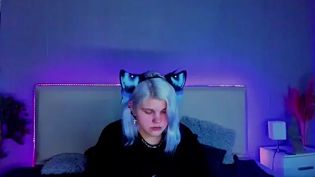 JoannLowe online show from 02.15.25