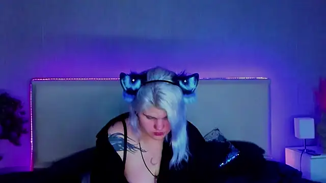 JoannLowe online show from 02.19.25