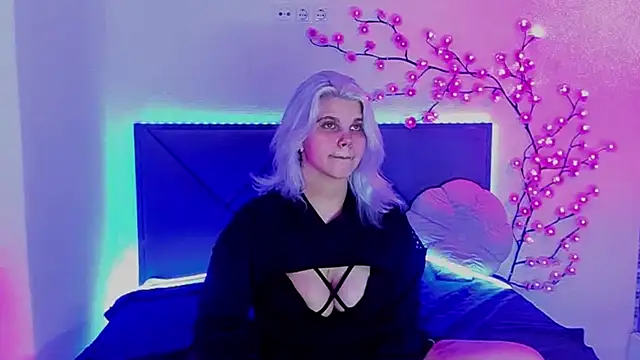 JoannLowe online show from 06.11.26