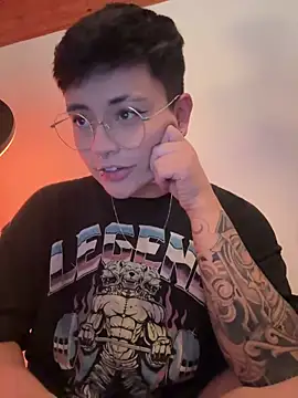 Ashley Chriss online show from 01.23.25