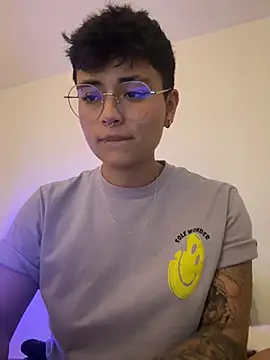 Ashley Chriss online show from 02.22.25