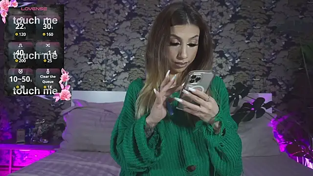 Snapshot of BrianaGolddenn chatting on 12.22.24 BrianaGolddenn online show from 12.22.24