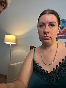 Snapshot of Evelinia chatting on 02.18.25 Evelinia online show from 02.18.25