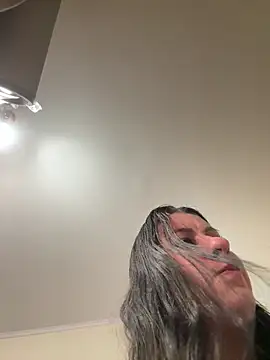 Snapshot of Evelinia chatting on 11.14.25 Evelinia online show from 11.14.25