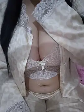 Snapshot of Liyan- chatting on 04.05.26 Liyan- online show from 04.05.26