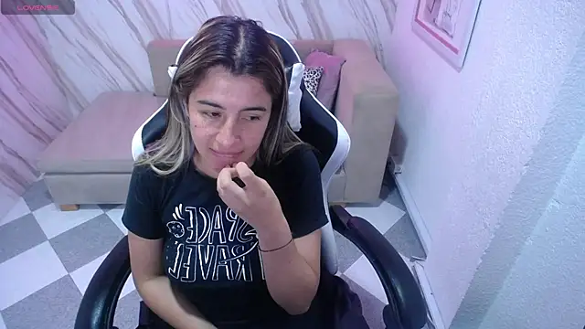 Snapshot of Valerie_b chatting on 02.12.25 Valerie b online show from 02.12.25