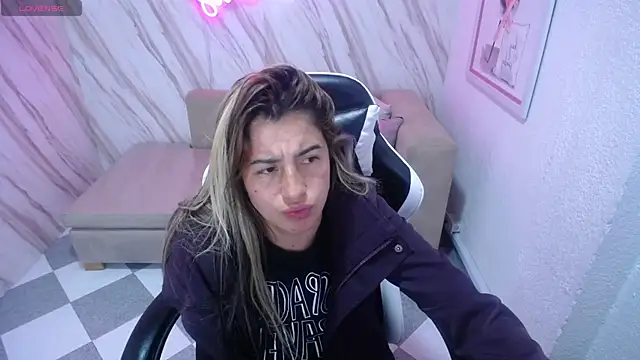 Snapshot of Valerie_b chatting on 02.12.25 Valerie b online show from 02.12.25