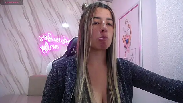 Snapshot of Valerie_b chatting on 02.18.25 Valerie b online show from 02.18.25