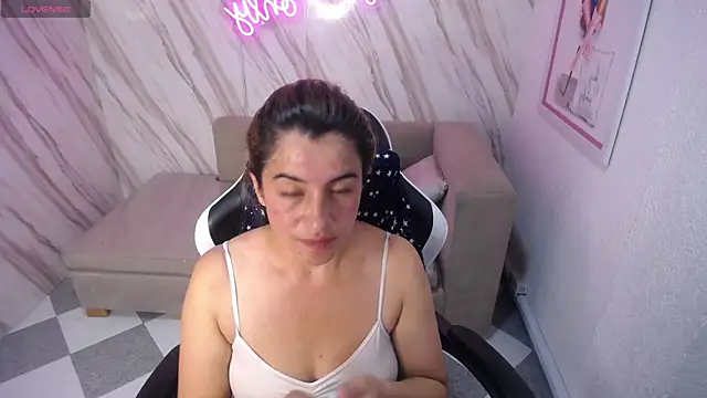 Snapshot of Valerie_b chatting on 02.19.25 Valerie b online show from 02.19.25