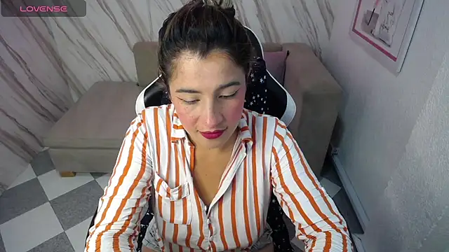 Snapshot of Valerie_b chatting on 03.04.25 Valerie b online show from 03.04.25