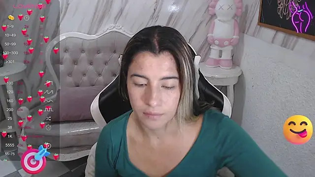 Snapshot of Valerie_b chatting on 03.19.25 Valerie b online show from 03.19.25