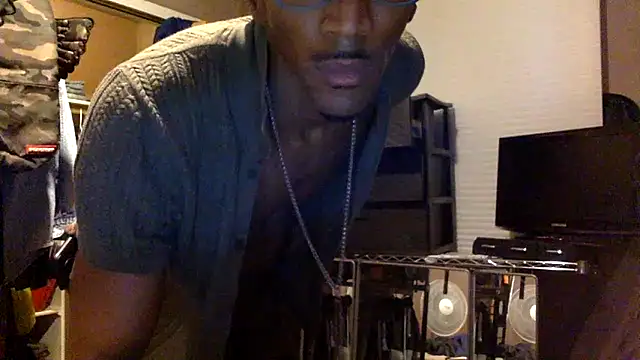 Snapshot of JdLove1 chatting on 12.29.24 JdLove1 online show from 12.29.24