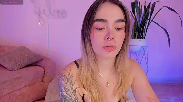 Lucy Vega online show from 11.01.25