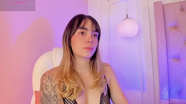 Lucy Vega online show from 11.14.25