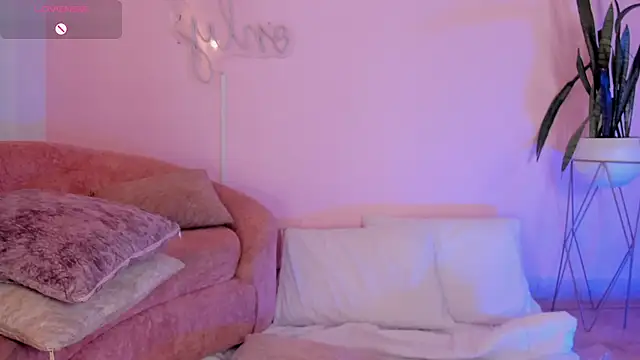 Lucy Vega online show from 11.20.25