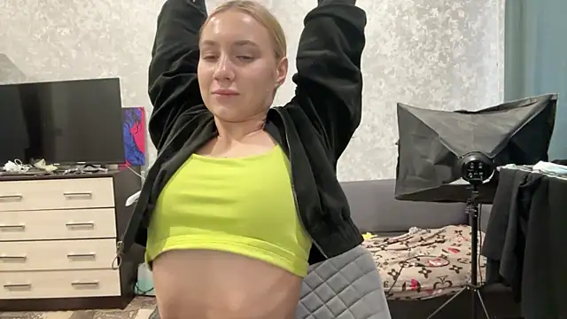 AnneBall online show from 02.04.25