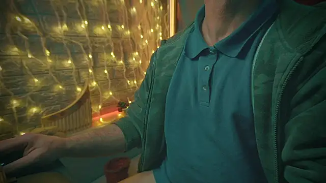 Snapshot of alex-volo chatting on 12.20.24 alex-volo online show from 12.20.24