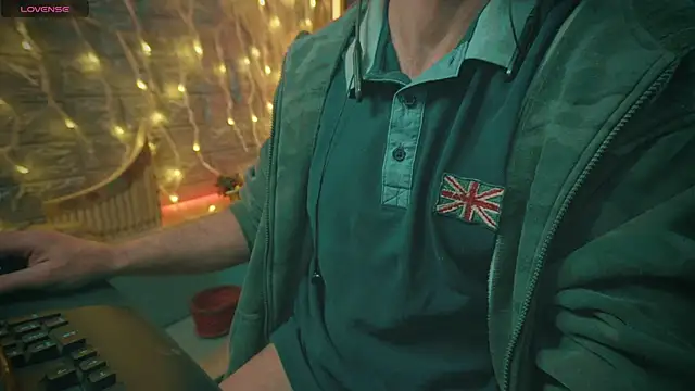 Snapshot of alex-volo chatting on 12.20.24 alex-volo online show from 12.20.24