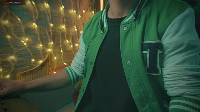 Snapshot of alex-volo chatting on 12.27.24 alex-volo online show from 12.27.24