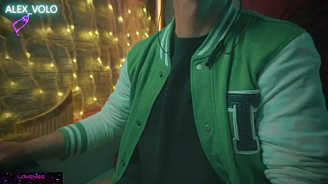 Snapshot of alex-volo chatting on 12.27.24 alex-volo online show from 12.27.24