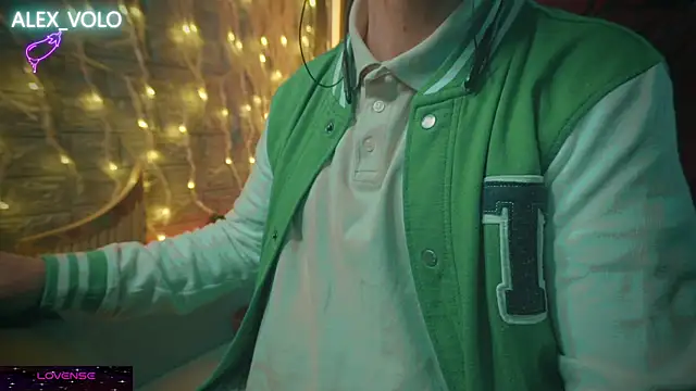 Snapshot of alex-volo chatting on 12.30.24 alex-volo online show from 12.30.24