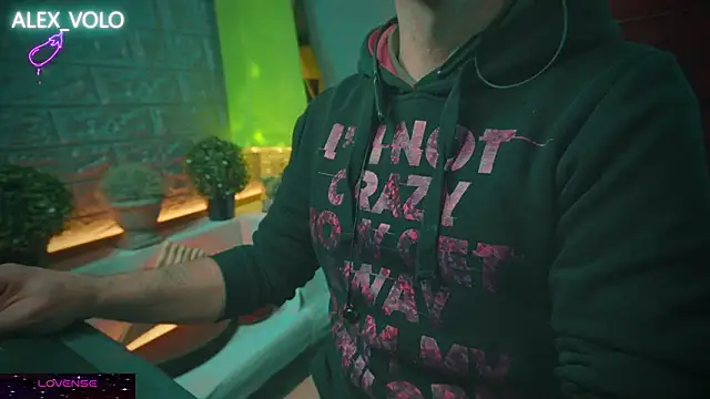 Snapshot of alex-volo chatting on 01.18.25 alex-volo online show from 01.18.25