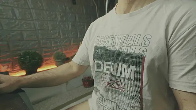 Snapshot of alex-volo chatting on 10.10.25 alex-volo online show from 10.10.25