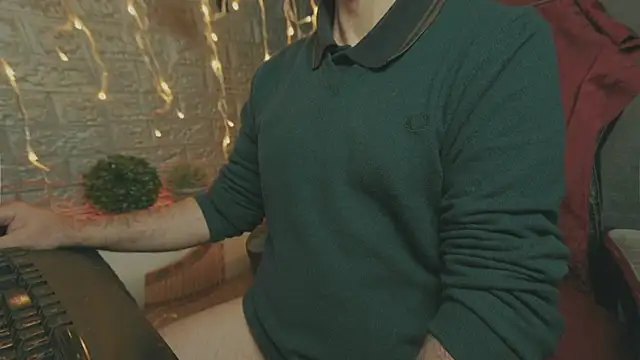 Snapshot of alex-volo chatting on 12.19.25 alex-volo online show from 12.19.25