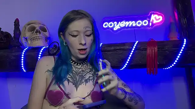 Snapshot of coyemoo chatting on 01.18.25 coyemoo online show from 01.18.25