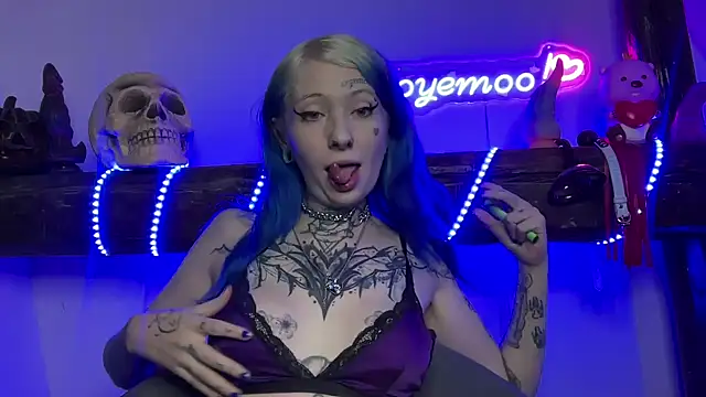 Snapshot of coyemoo chatting on 02.04.25 coyemoo online show from 02.04.25