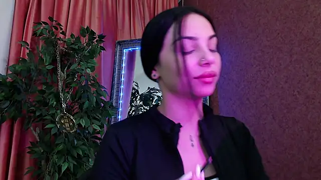 MissJuliax online show from 11.25.25