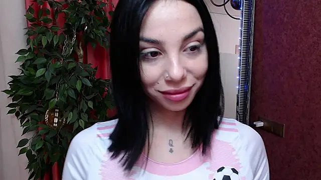 MissJuliax online show from 11.28.25