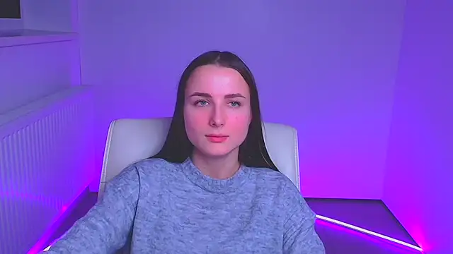 Eva Janee online show from 12.18.24