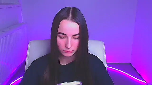 Eva Janee online show from 12.19.24