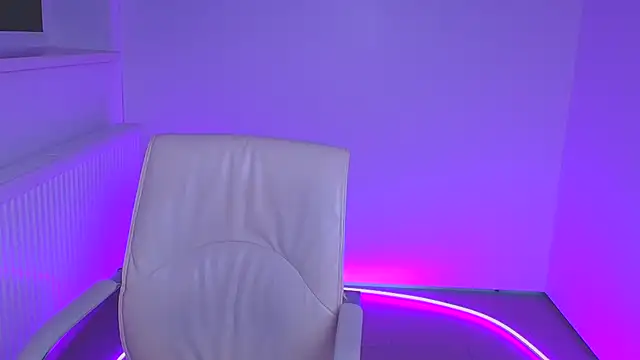 Eva Janee online show from 01.08.25