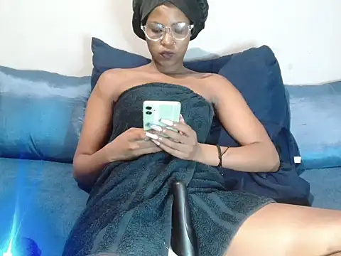 Snapshot of DarkDivva24 chatting on 12.17.24 DarkDivva24 online show from 12.17.24