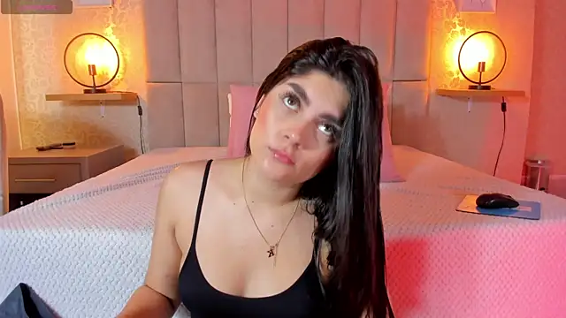 Amy-Saenz online show from 12.04.25