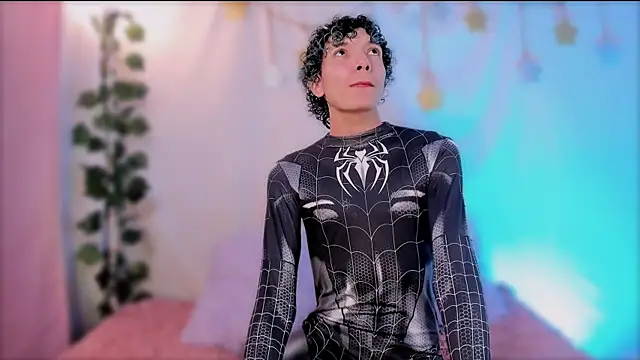 Snapshot of Im_Alejo chatting on 10.31.25 Im Alejo online show from 10.31.25