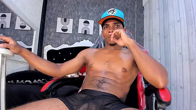 Snapshot of Jack_Muscles69_ chatting on 02.21.25 Jack Muscles69 online show from 02.21.25