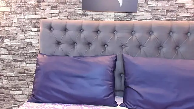 EvaaLovia1 online show from 01.20.25