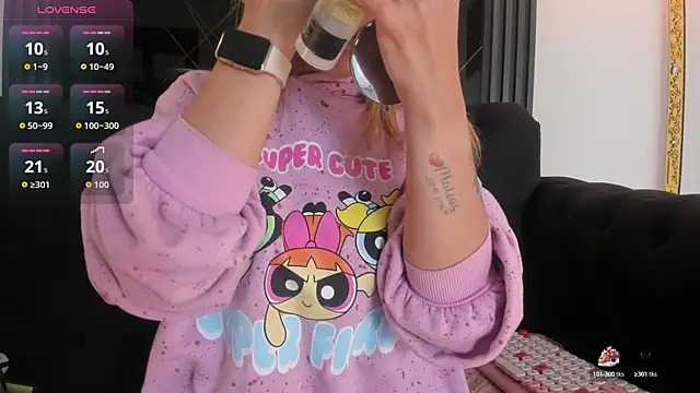 EvaaLovia1 online show from 10.30.25