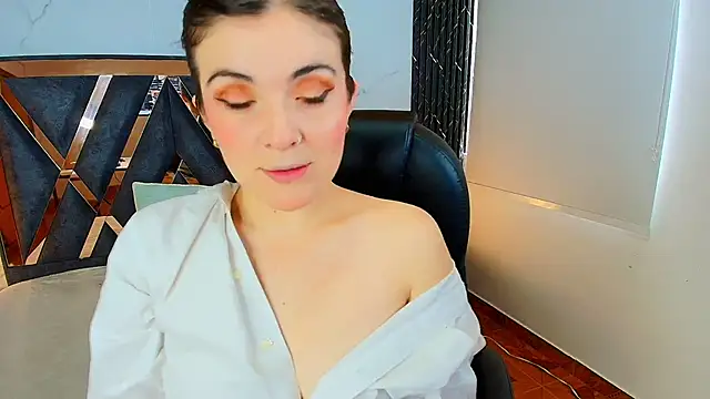 Snapshot of Amara_vega chatting on 10.28.25 Amara vega online show from 10.28.25