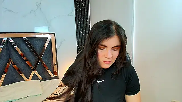 Snapshot of Amara_vega chatting on 11.06.25 Amara vega online show from 11.06.25