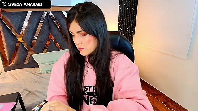 Snapshot of Amara_vega chatting on 11.22.25 Amara vega online show from 11.22.25